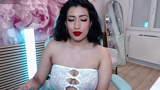 Snapshot of elettra_love chatting on March 2025 11:27:01 AM elettra love online show from March 2025 11:27:01 AM