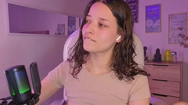 Amaia Daniells online show from October 2025 04:03:01 AM