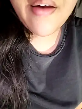 Snapshot of Annerae chatting on November 2025 05:38:02 PM Annerae online show from November 2025 05:38:02 PM