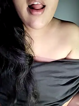 Snapshot of Annerae chatting on September 2025 04:23:01 PM Annerae online show from September 2025 04:23:01 PM