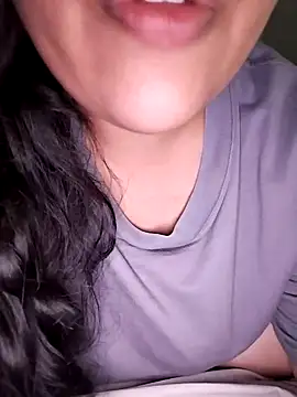 Annerae online show from December 2025 07:06:01 PM