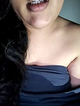 Snapshot of Annerae chatting on September 2025 05:30:01 PM Annerae online show from September 2025 05:30:01 PM