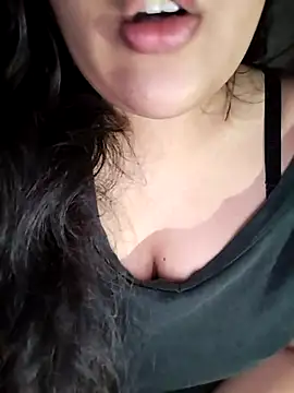 Annerae online show from November 2025 04:33:01 PM