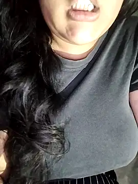 Snapshot of Annerae chatting on October 2025 04:07:02 PM Annerae online show from October 2025 04:07:02 PM