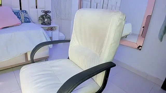 Snapshot of Meghan_stonne_ chatting on November 2025 07:07:01 PM Meghan stonne online show from November 2025 07:07:01 PM