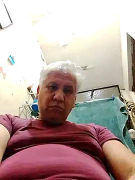 Momlover2022 online show from April 2026 05:30:01 PM