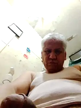 Momlover2022 online show from April 2026 09:16:01 PM