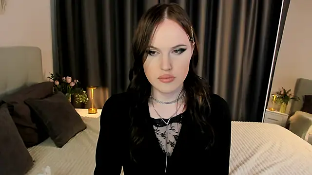 EffieMinki online show from February 2026 11:42:02 AM