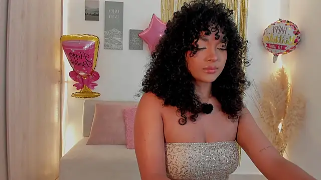 Snapshot of mariam_hill chatting on May 2026 08:39:01 PM mariam hill online show from May 2026 08:39:01 PM