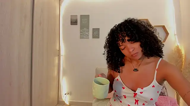 Snapshot of mariam_hill chatting on July 2026 02:03:01 PM mariam hill online show from July 2026 02:03:01 PM