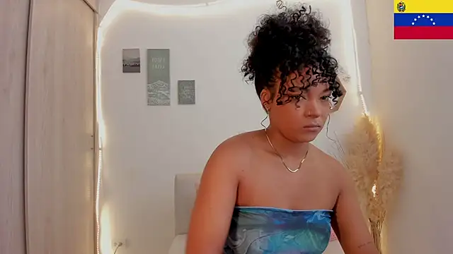 Snapshot of mariam_hill chatting on June 2026 05:35:02 PM mariam hill online show from June 2026 05:35:02 PM