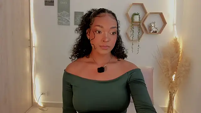 Snapshot of mariam_hill chatting on May 2026 07:43:02 PM mariam hill online show from May 2026 07:43:02 PM