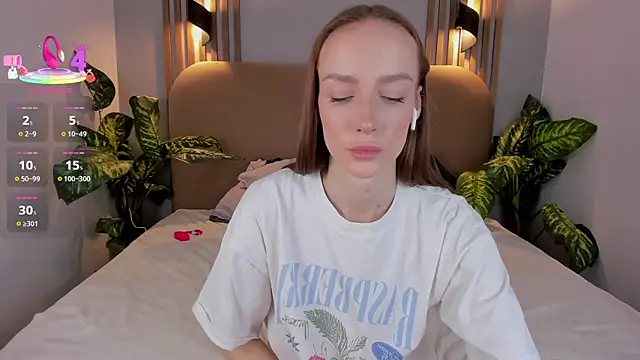 Snapshot of Kira_Quinn chatting on November 2025 06:38:02 AM Kira Quinn online show from November 2025 06:38:02 AM