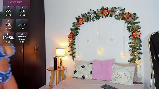 SarahCinnamon- online show from December 2025 08:57:02 PM