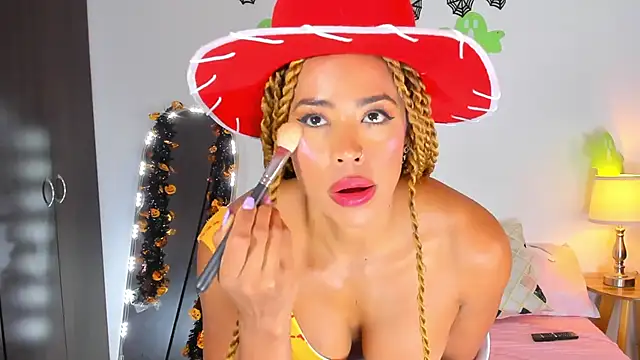 SarahCinnamon- online show from October 2025 07:35:01 PM