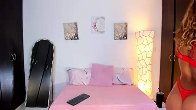 SarahCinnamon- online show from April 2026 08:17:01 PM