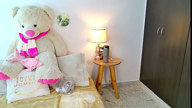 Snapshot of SarahCinnamon- chatting on July 2026 03:44:02 PM SarahCinnamon- online show from July 2026 03:44:02 PM