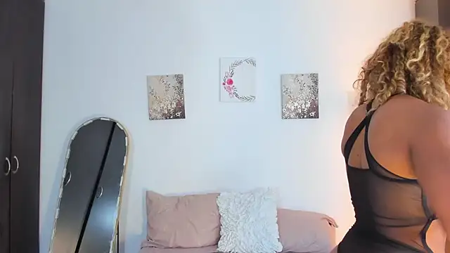 SarahCinnamon- online show from March 2026 07:59:01 PM