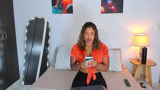 SarahCinnamon- online show from October 2025 07:59:01 PM