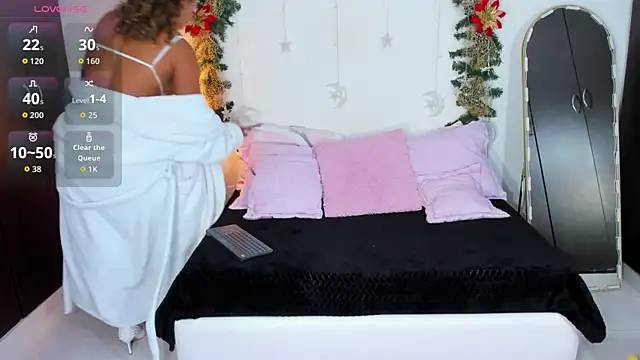 SarahCinnamon- online show from January 2026 07:50:02 PM