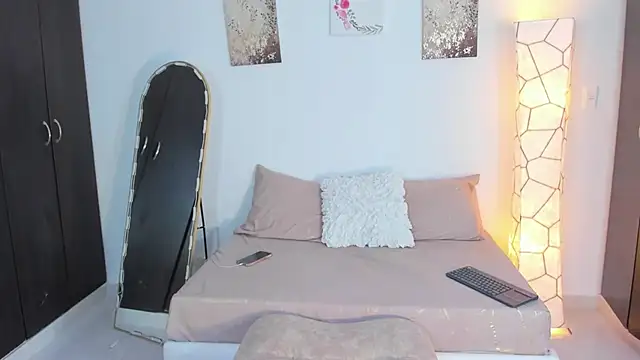 SarahCinnamon- online show from March 2026 08:09:01 PM