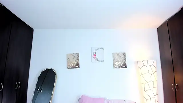 SarahCinnamon- online show from April 2026 07:20:02 PM