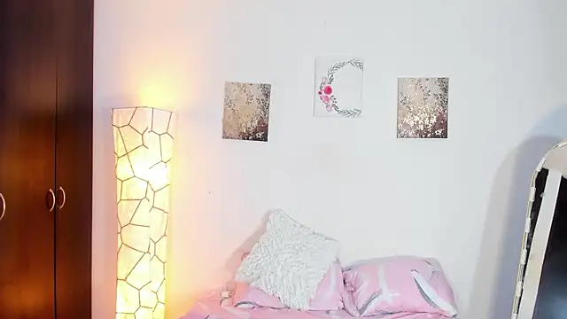 SarahCinnamon- online show from February 2026 08:20:02 PM