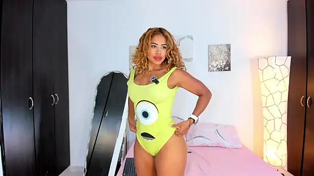 SarahCinnamon- online show from April 2026 07:48:01 PM