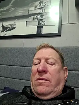 Snapshot of tomtom111111 chatting on November 2025 11:22:02 AM tomtom111111 online show from November 2025 11:22:02 AM