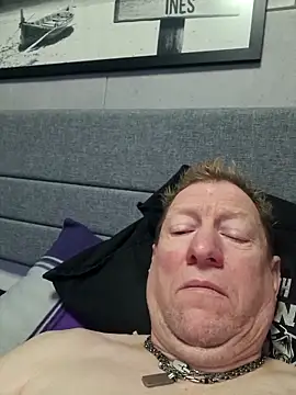 Snapshot of tomtom111111 chatting on December 2025 10:32:02 AM tomtom111111 online show from December 2025 10:32:02 AM