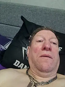 tomtom111111 online show from January 2026 10:00:01 AM