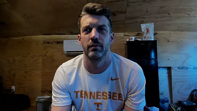 Snapshot of Kenny_Kyle chatting on December 2025 08:14:01 PM Kenny Kyle online show from December 2025 08:14:01 PM