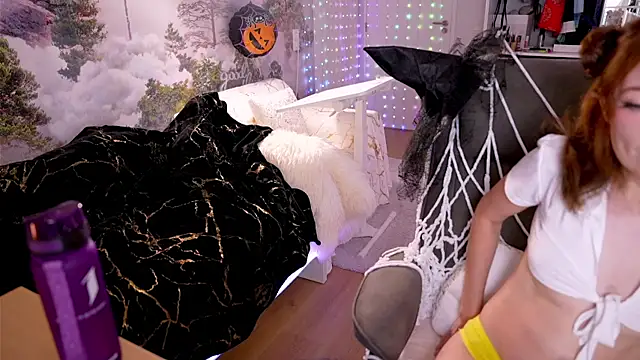 Cissy Glitter online show from November 2025 08:46:02 PM