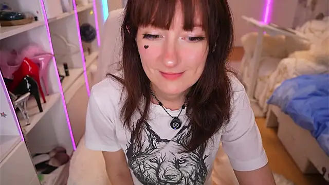 Snapshot of Cissy_Glitter chatting on May 2026 06:33:01 PM Cissy Glitter online show from May 2026 06:33:01 PM