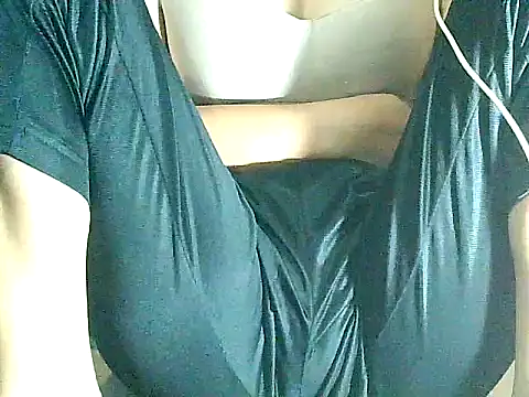 Snapshot of PinaySkinnyGirl chatting on November 2025 08:42:01 PM PinaySkinnyGirl online show from November 2025 08:42:01 PM