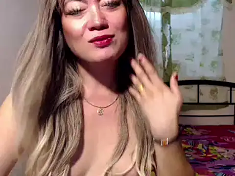 Snapshot of cum2mama chatting on December 2024 07:43:01 AM cum2mama online show from December 2024 07:43:01 AM