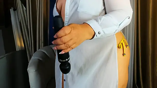 Madissononee online show from November 2025 03:21:02 AM