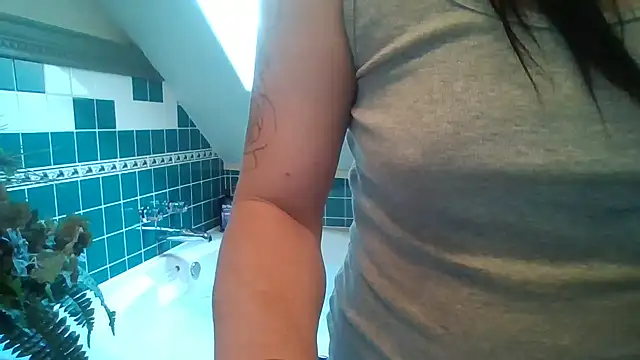 khloebanques online show from September 2025 10:05:02 PM