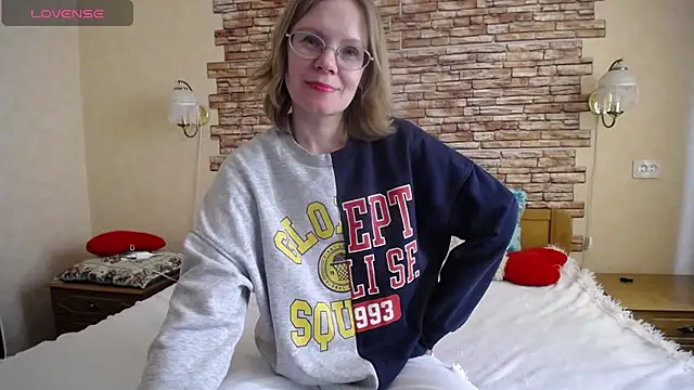 Snapshot of BlondyBabySweet chatting on May 2026 10:53:01 AM BlondyBabySweet online show from May 2026 10:53:01 AM