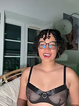 Lauyako online show from May 2026 07:43:02 PM