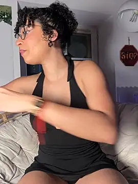 Snapshot of Lauyako chatting on February 2026 04:49:01 PM Lauyako online show from February 2026 04:49:01 PM