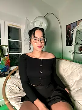 Snapshot of Lauyako chatting on November 2025 08:53:02 PM Lauyako online show from November 2025 08:53:02 PM