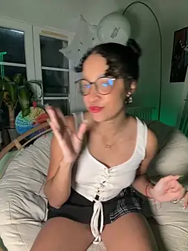 Snapshot of Lauyako chatting on November 2025 04:07:01 PM Lauyako online show from November 2025 04:07:01 PM