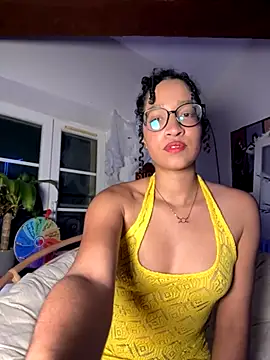 Snapshot of Lauyako chatting on December 2025 08:41:02 PM Lauyako online show from December 2025 08:41:02 PM