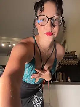 Snapshot of Lauyako chatting on November 2025 08:36:01 PM Lauyako online show from November 2025 08:36:01 PM