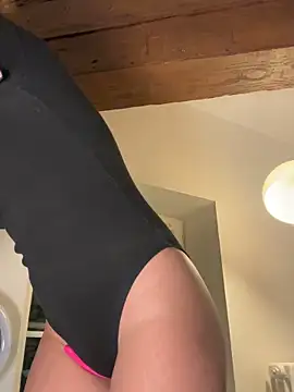 Snapshot of Lauyako chatting on March 2025 09:27:01 PM Lauyako online show from March 2025 09:27:01 PM