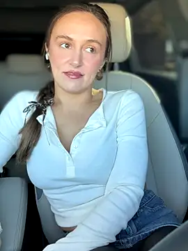 Snapshot of lunagirl13 chatting on October 2025 04:58:02 PM lunagirl13 online show from October 2025 04:58:02 PM