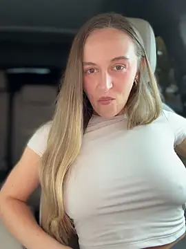 Snapshot of lunagirl13 chatting on October 2025 04:52:02 PM lunagirl13 online show from October 2025 04:52:02 PM