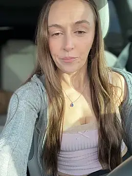 Snapshot of lunagirl13 chatting on February 2026 11:05:02 PM lunagirl13 online show from February 2026 11:05:02 PM