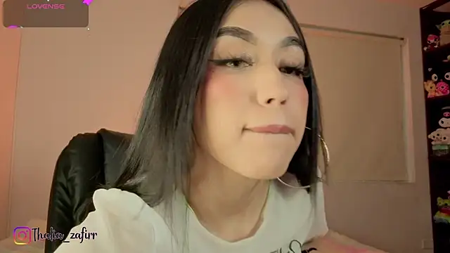 Snapshot of Laurent-Glass chatting on November 2025 10:25:01 PM Laurent-Glass online show from November 2025 10:25:01 PM